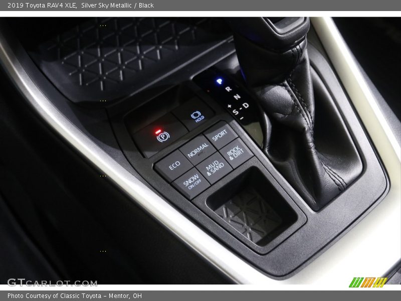 Silver Sky Metallic / Black 2019 Toyota RAV4 XLE