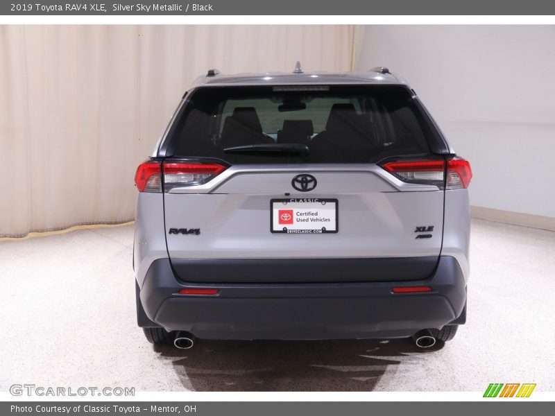 Silver Sky Metallic / Black 2019 Toyota RAV4 XLE