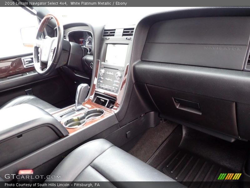 Dashboard of 2016 Navigator Select 4x4