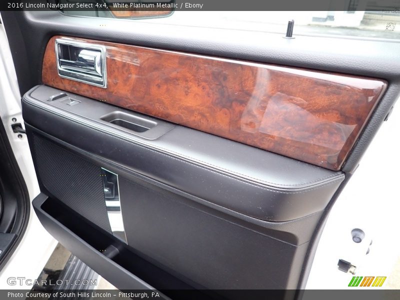 Door Panel of 2016 Navigator Select 4x4
