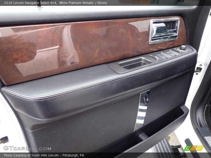 Door Panel of 2016 Navigator Select 4x4
