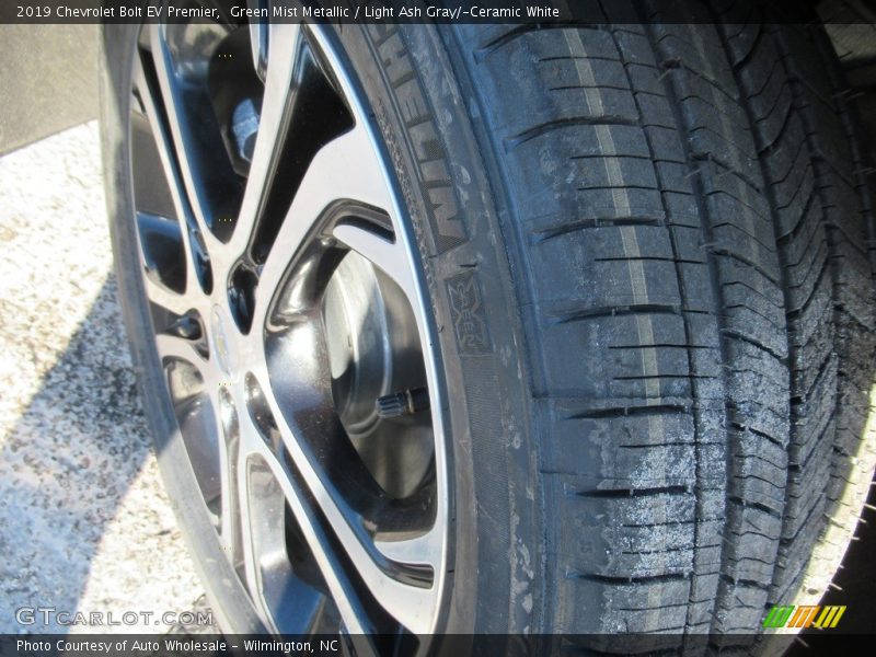 Green Mist Metallic / Light Ash Gray/­Ceramic White 2019 Chevrolet Bolt EV Premier