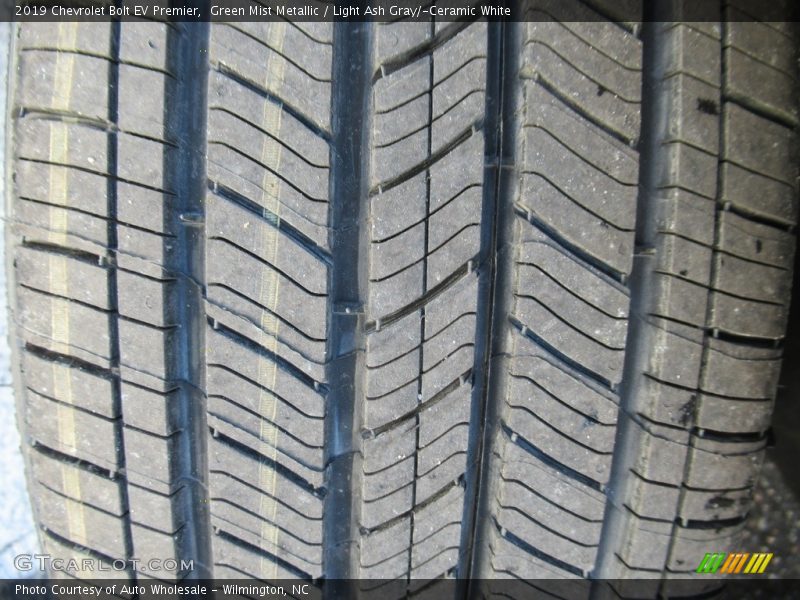 Green Mist Metallic / Light Ash Gray/­Ceramic White 2019 Chevrolet Bolt EV Premier