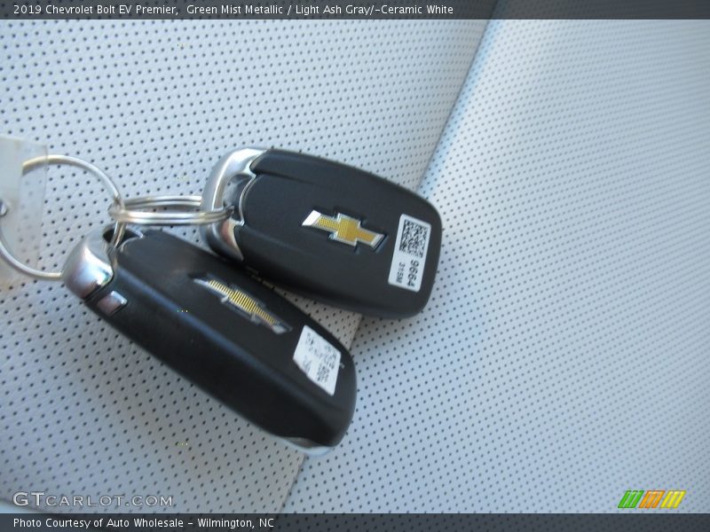 Green Mist Metallic / Light Ash Gray/­Ceramic White 2019 Chevrolet Bolt EV Premier