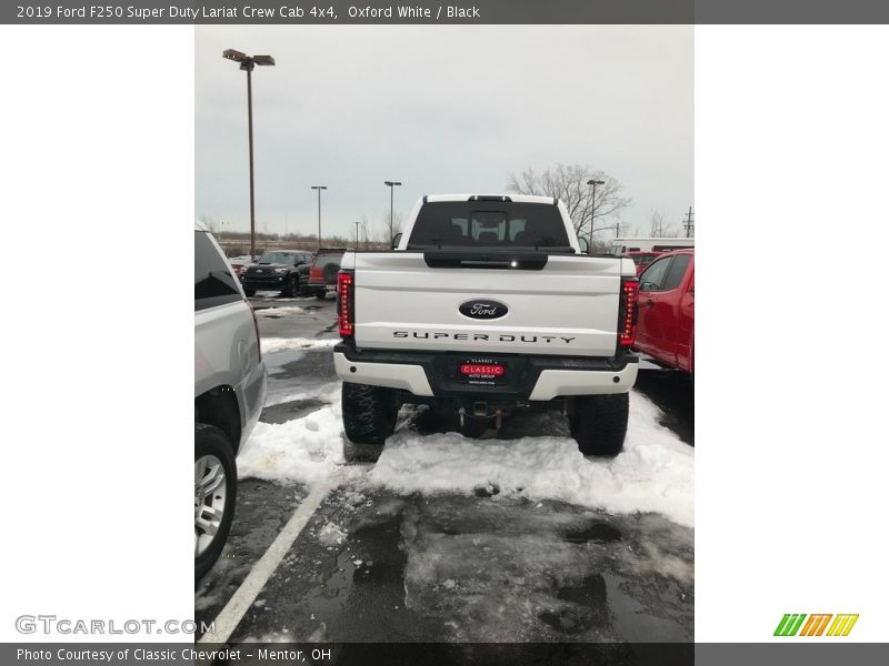 Oxford White / Black 2019 Ford F250 Super Duty Lariat Crew Cab 4x4