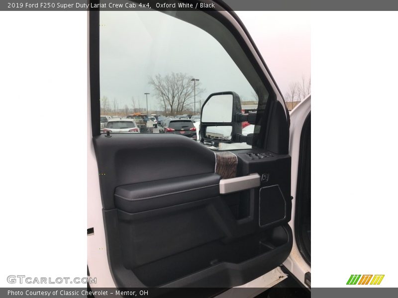 Oxford White / Black 2019 Ford F250 Super Duty Lariat Crew Cab 4x4