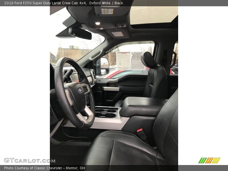Oxford White / Black 2019 Ford F250 Super Duty Lariat Crew Cab 4x4