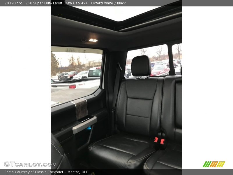Oxford White / Black 2019 Ford F250 Super Duty Lariat Crew Cab 4x4