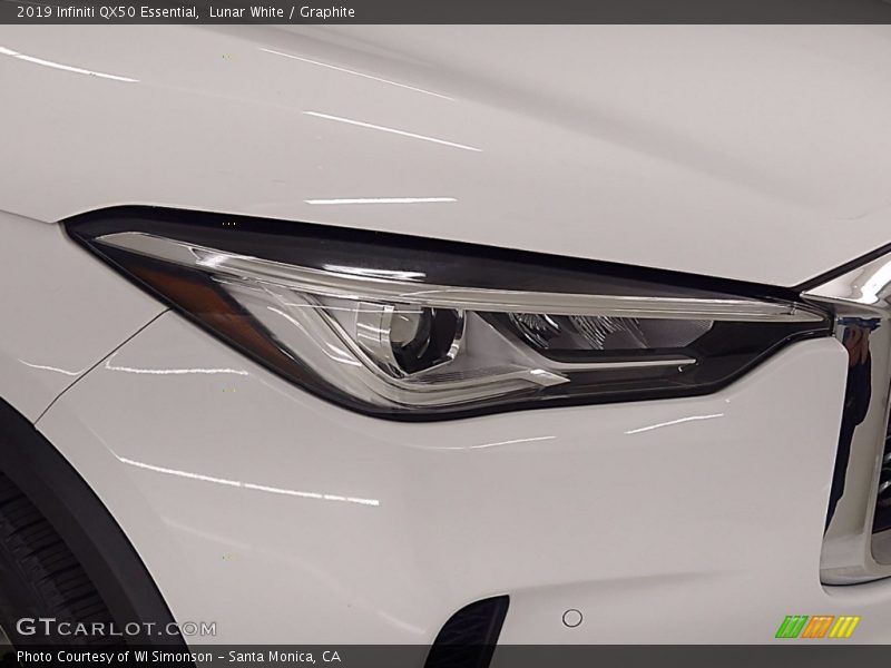 Lunar White / Graphite 2019 Infiniti QX50 Essential