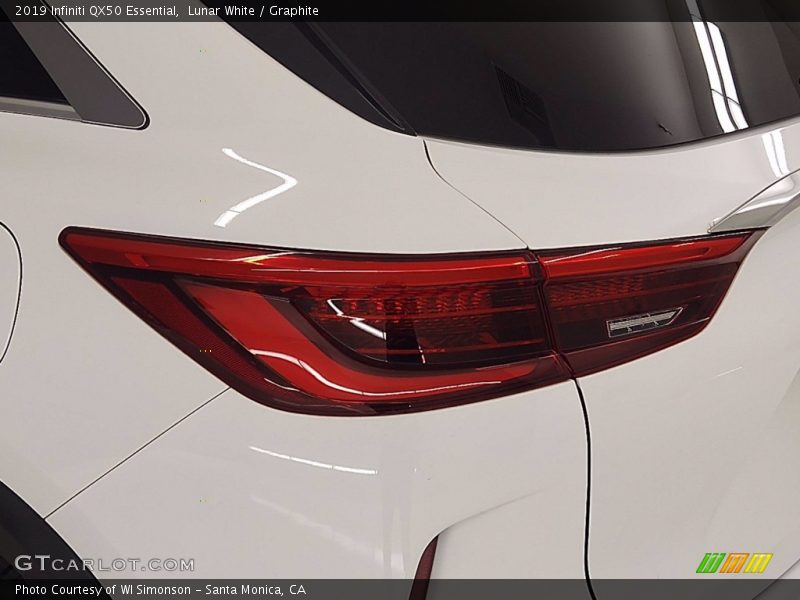 Lunar White / Graphite 2019 Infiniti QX50 Essential
