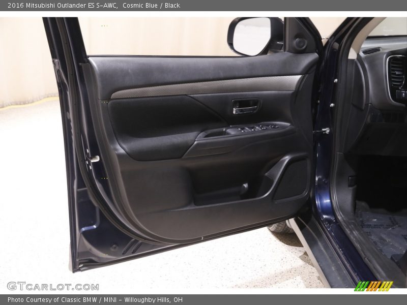 Door Panel of 2016 Outlander ES S-AWC