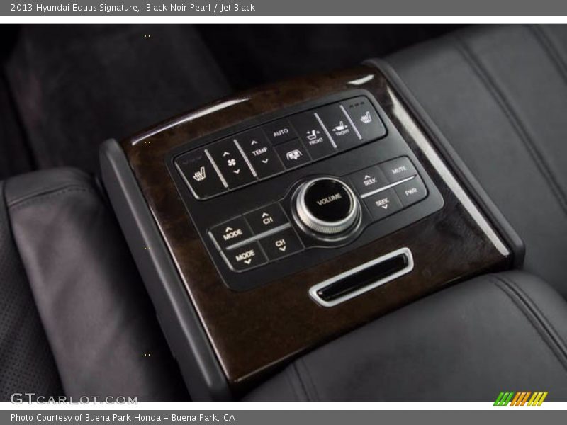 Black Noir Pearl / Jet Black 2013 Hyundai Equus Signature