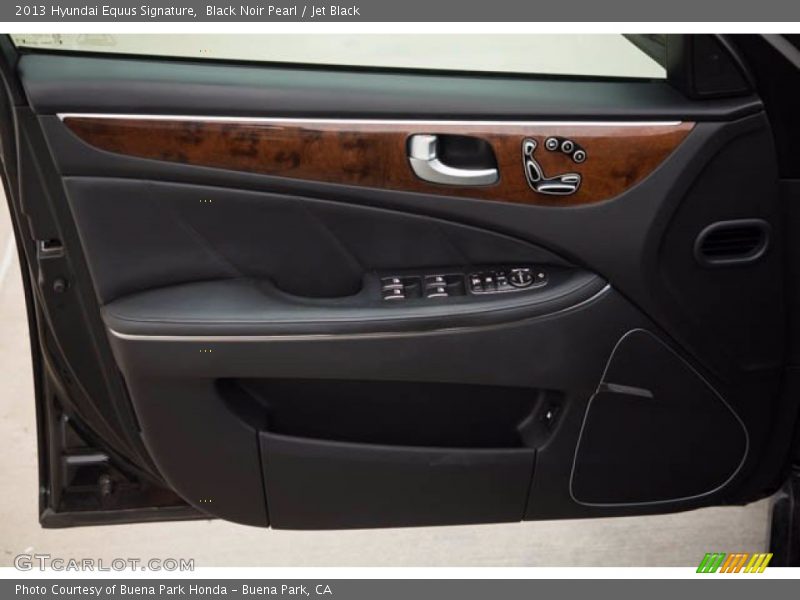 Door Panel of 2013 Equus Signature