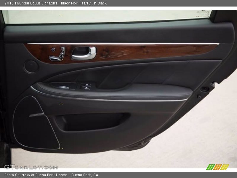 Door Panel of 2013 Equus Signature