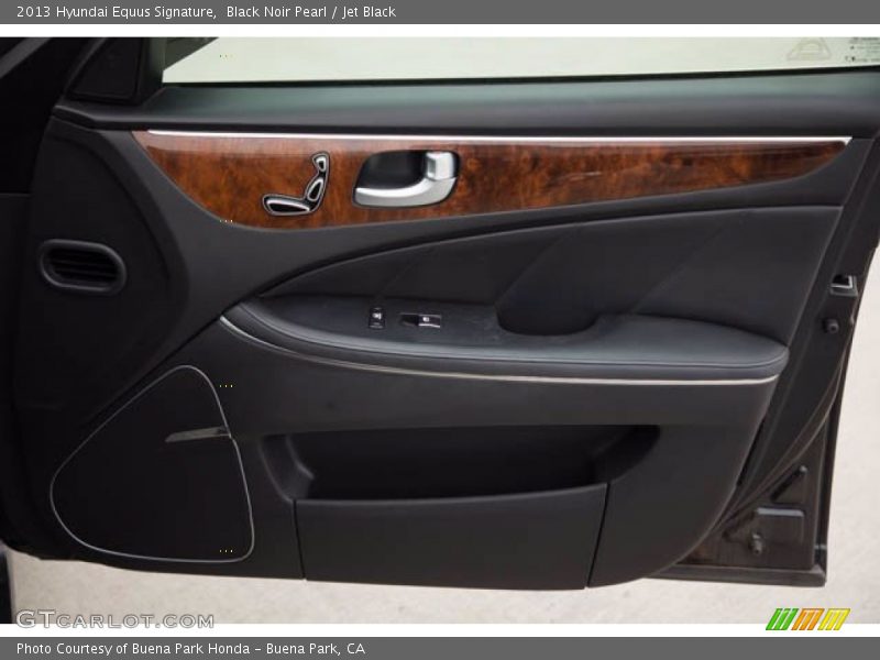 Door Panel of 2013 Equus Signature