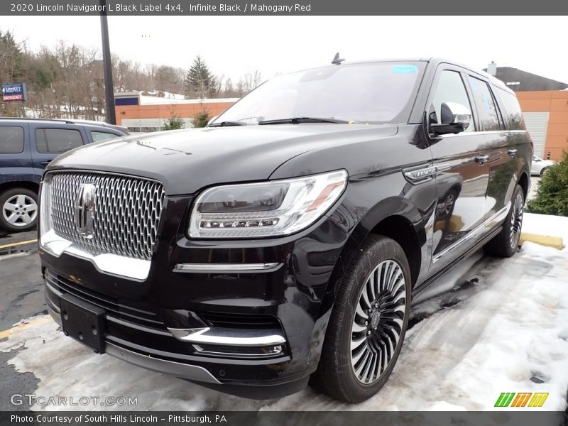 Front 3/4 View of 2020 Navigator L Black Label 4x4