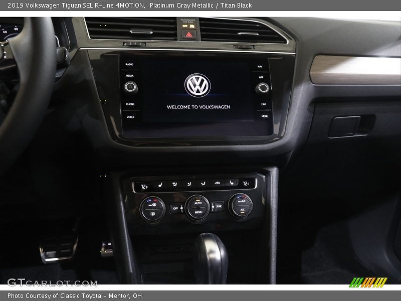 Platinum Gray Metallic / Titan Black 2019 Volkswagen Tiguan SEL R-Line 4MOTION