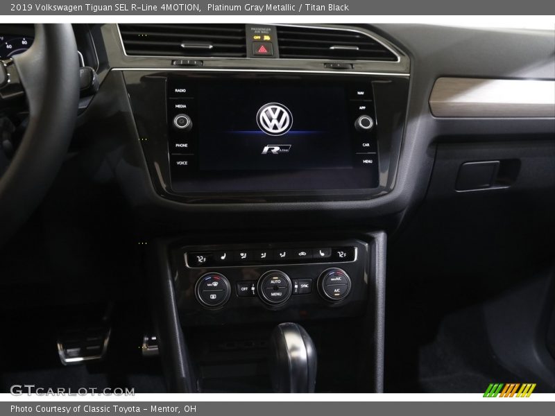 Platinum Gray Metallic / Titan Black 2019 Volkswagen Tiguan SEL R-Line 4MOTION