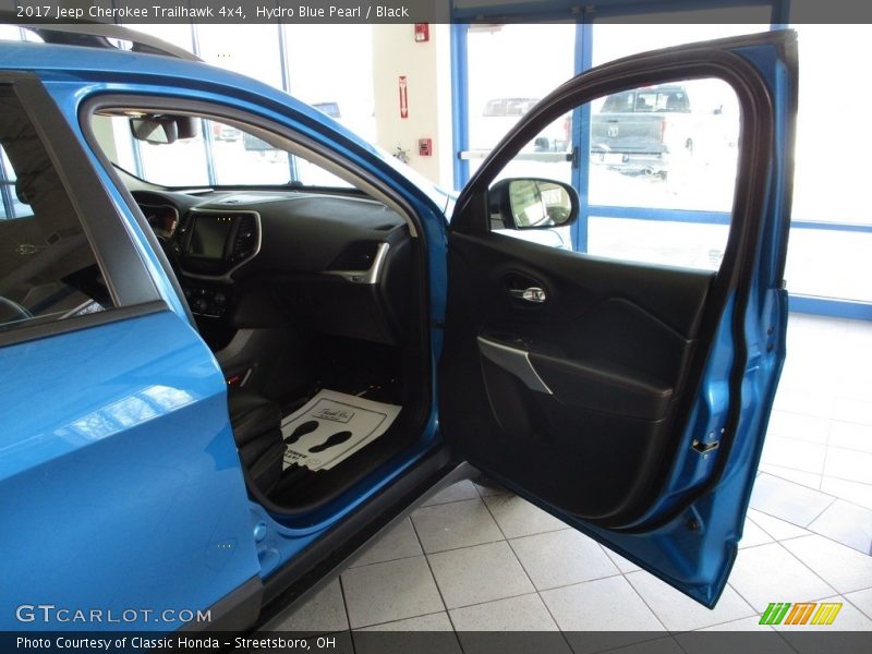 Hydro Blue Pearl / Black 2017 Jeep Cherokee Trailhawk 4x4