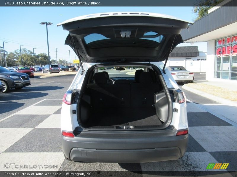 Bright White / Black 2020 Jeep Cherokee Latitude 4x4