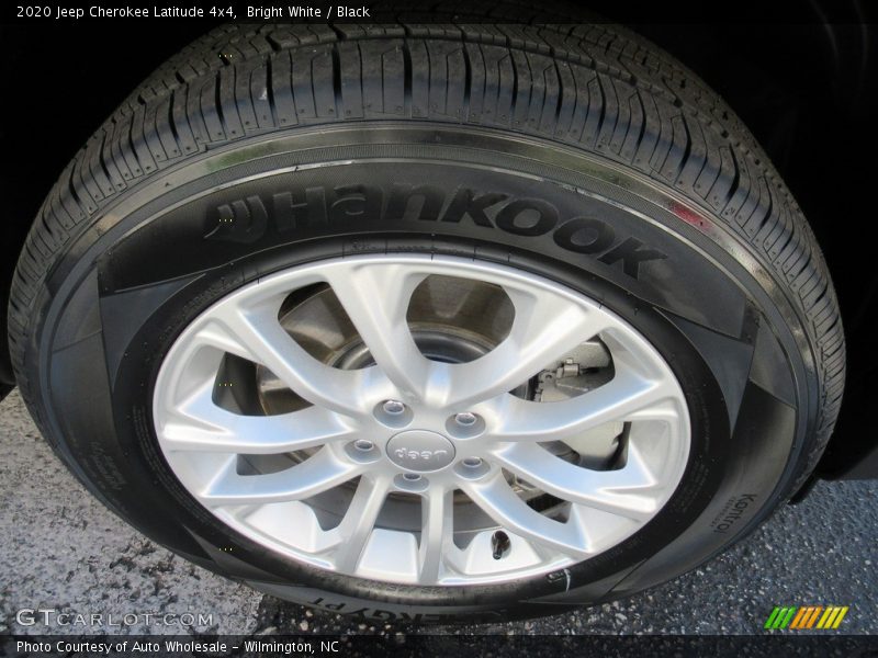 Bright White / Black 2020 Jeep Cherokee Latitude 4x4