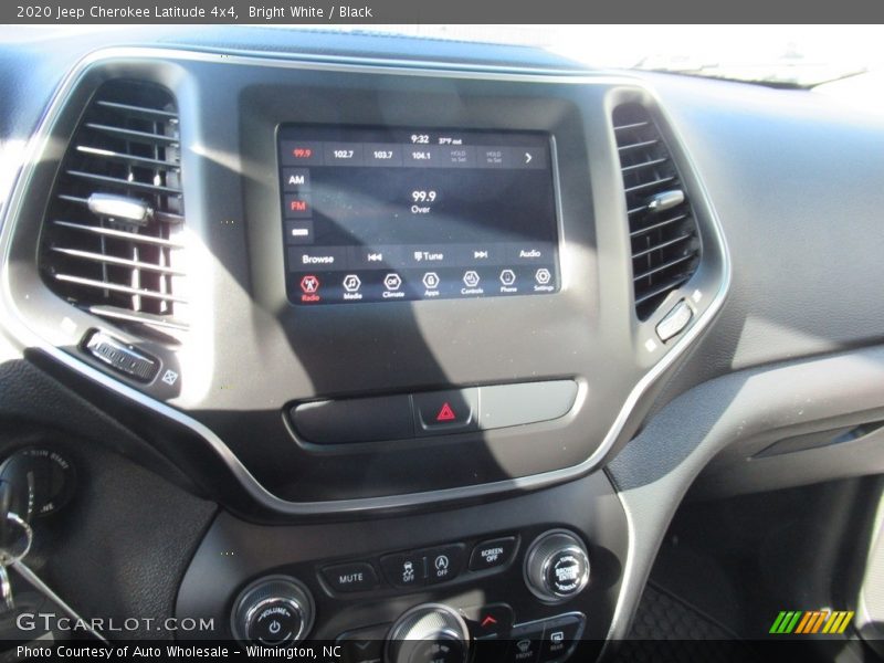 Bright White / Black 2020 Jeep Cherokee Latitude 4x4