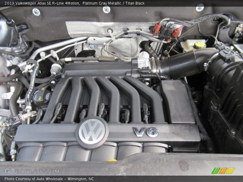 Platinum Gray Metallic / Titan Black 2019 Volkswagen Atlas SE R-Line 4Motion