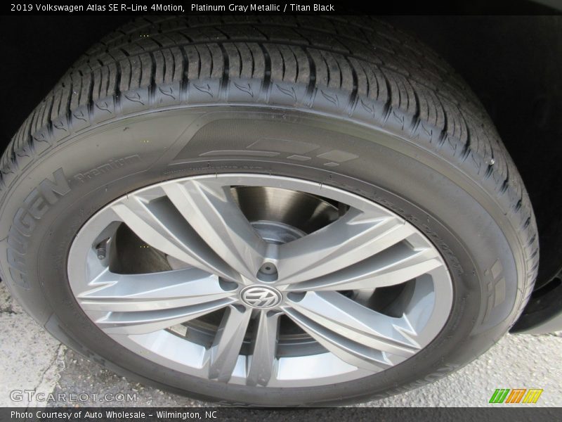 Platinum Gray Metallic / Titan Black 2019 Volkswagen Atlas SE R-Line 4Motion