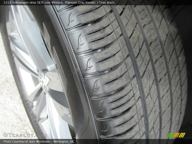 Platinum Gray Metallic / Titan Black 2019 Volkswagen Atlas SE R-Line 4Motion