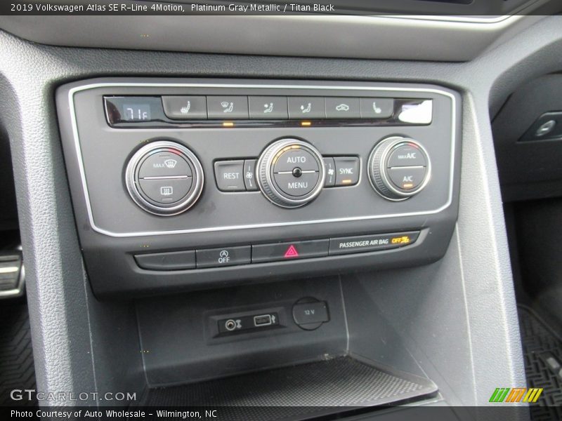 Platinum Gray Metallic / Titan Black 2019 Volkswagen Atlas SE R-Line 4Motion