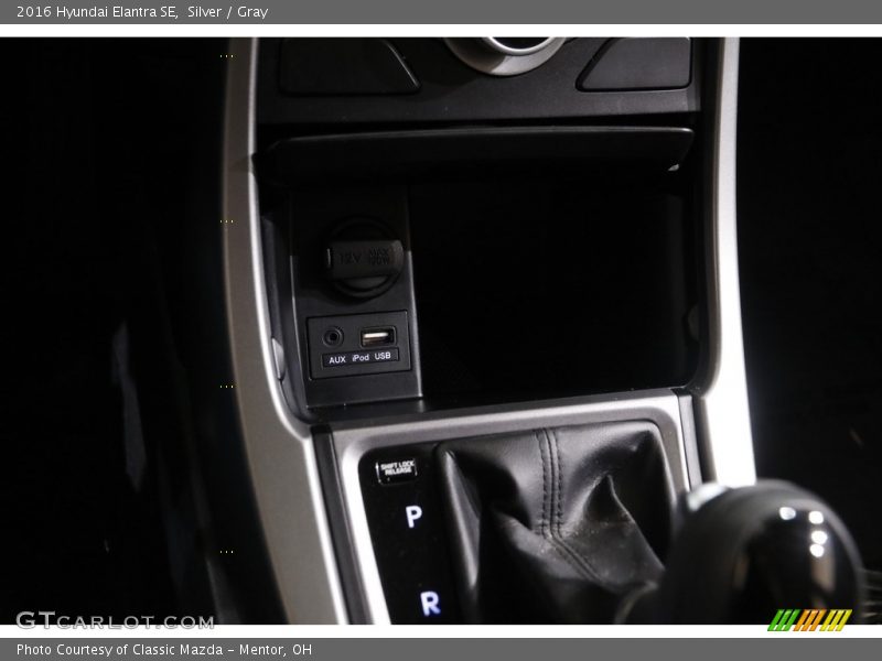 Silver / Gray 2016 Hyundai Elantra SE