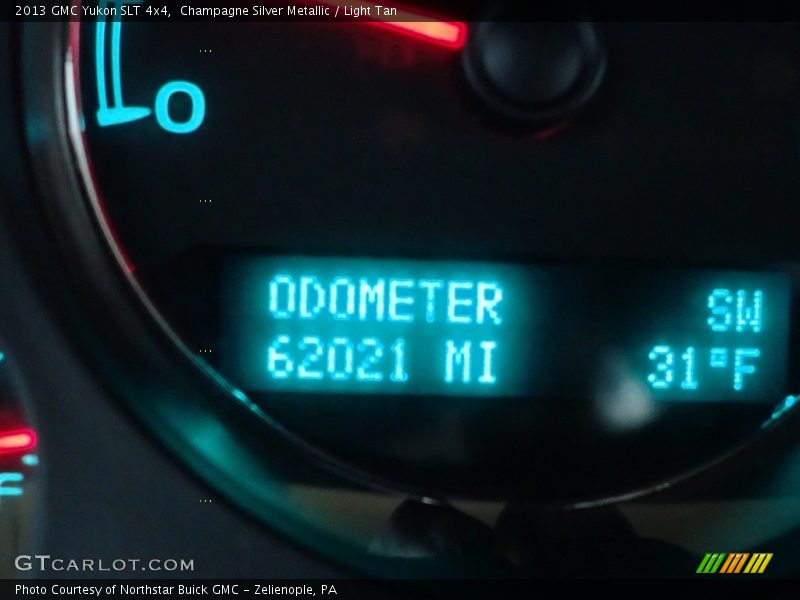 Champagne Silver Metallic / Light Tan 2013 GMC Yukon SLT 4x4