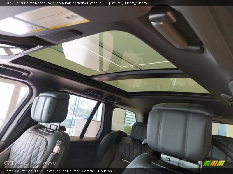 Sunroof of 2022 Range Rover SVAutobiography Dynamic