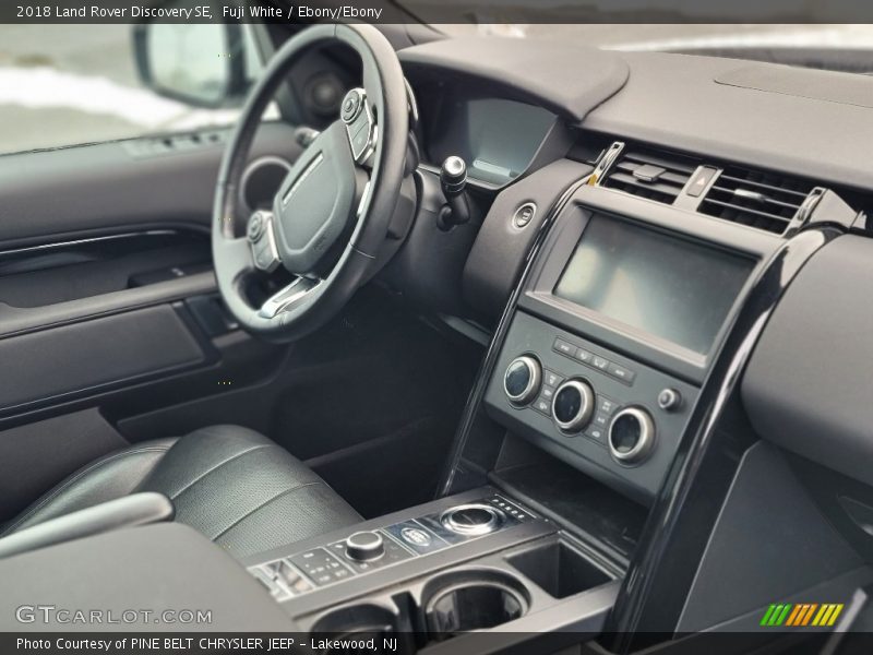 Fuji White / Ebony/Ebony 2018 Land Rover Discovery SE