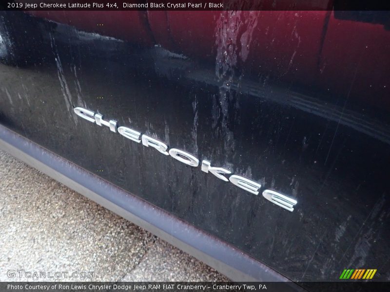 Diamond Black Crystal Pearl / Black 2019 Jeep Cherokee Latitude Plus 4x4