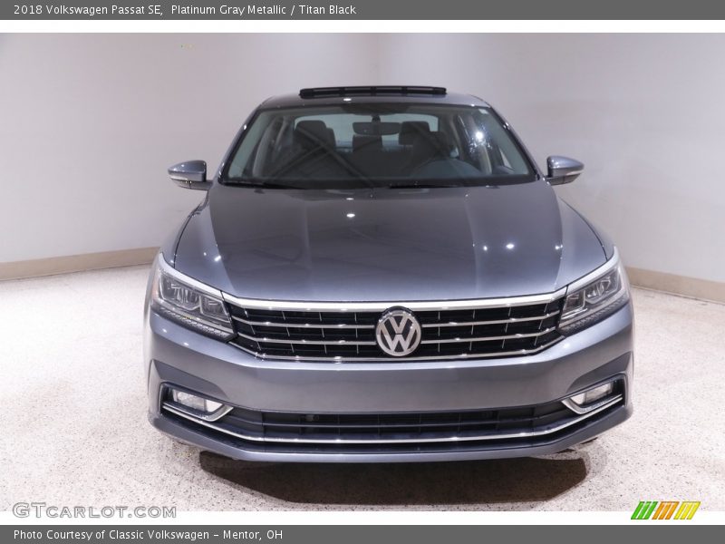 Platinum Gray Metallic / Titan Black 2018 Volkswagen Passat SE