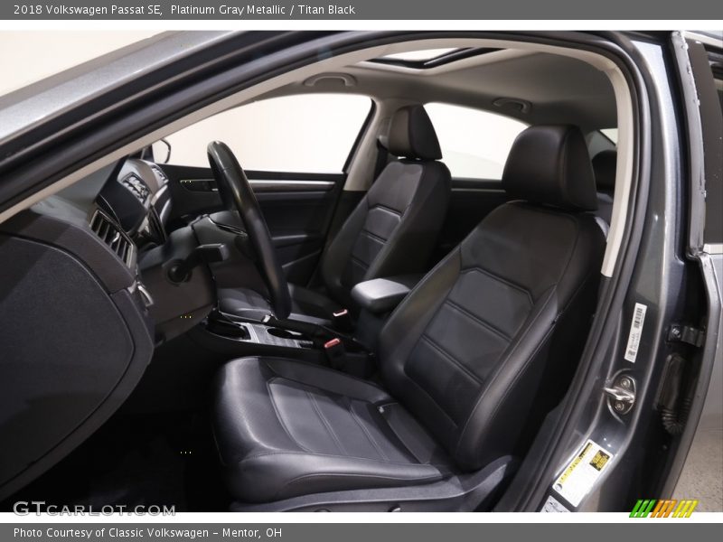 Platinum Gray Metallic / Titan Black 2018 Volkswagen Passat SE