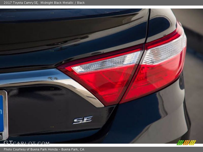 Midnight Black Metallic / Black 2017 Toyota Camry SE