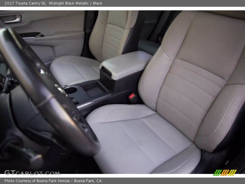 Midnight Black Metallic / Black 2017 Toyota Camry SE