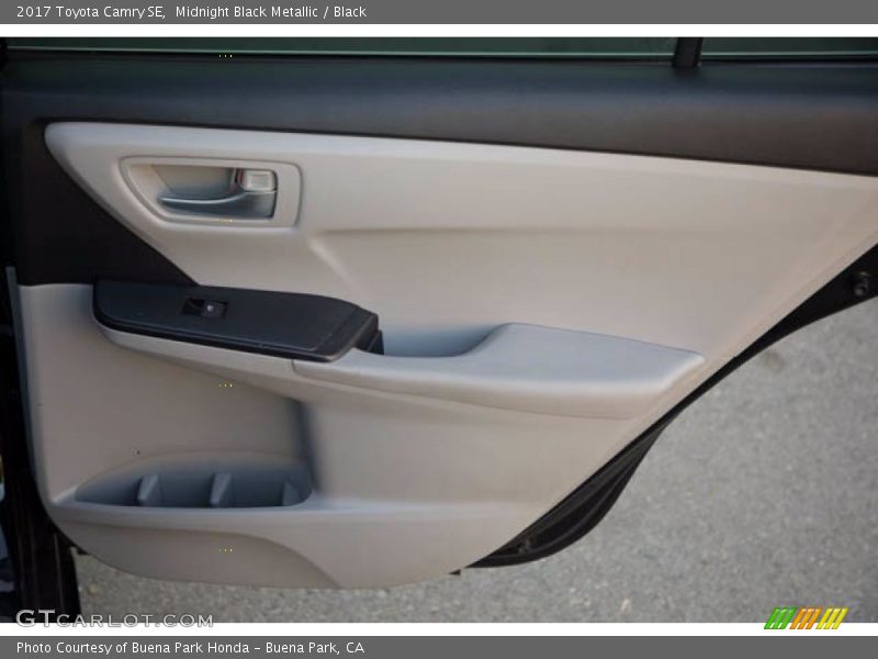 Midnight Black Metallic / Black 2017 Toyota Camry SE