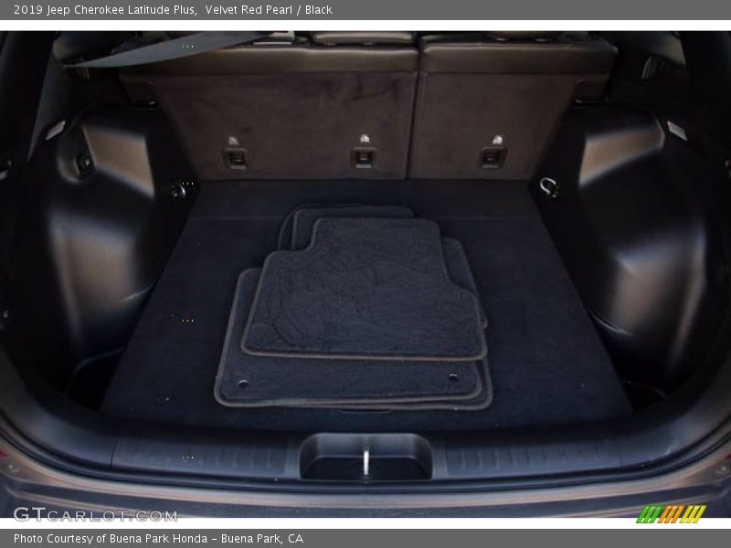 Velvet Red Pearl / Black 2019 Jeep Cherokee Latitude Plus