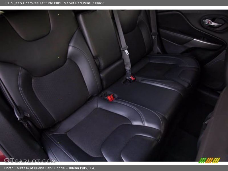 Velvet Red Pearl / Black 2019 Jeep Cherokee Latitude Plus