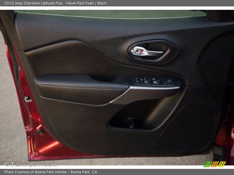 Velvet Red Pearl / Black 2019 Jeep Cherokee Latitude Plus