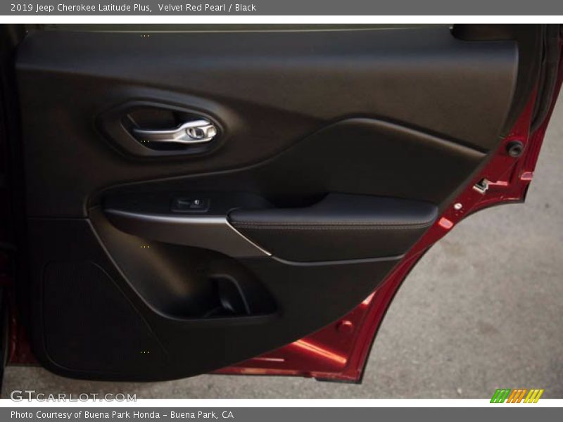 Velvet Red Pearl / Black 2019 Jeep Cherokee Latitude Plus