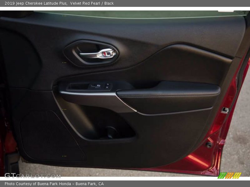 Velvet Red Pearl / Black 2019 Jeep Cherokee Latitude Plus
