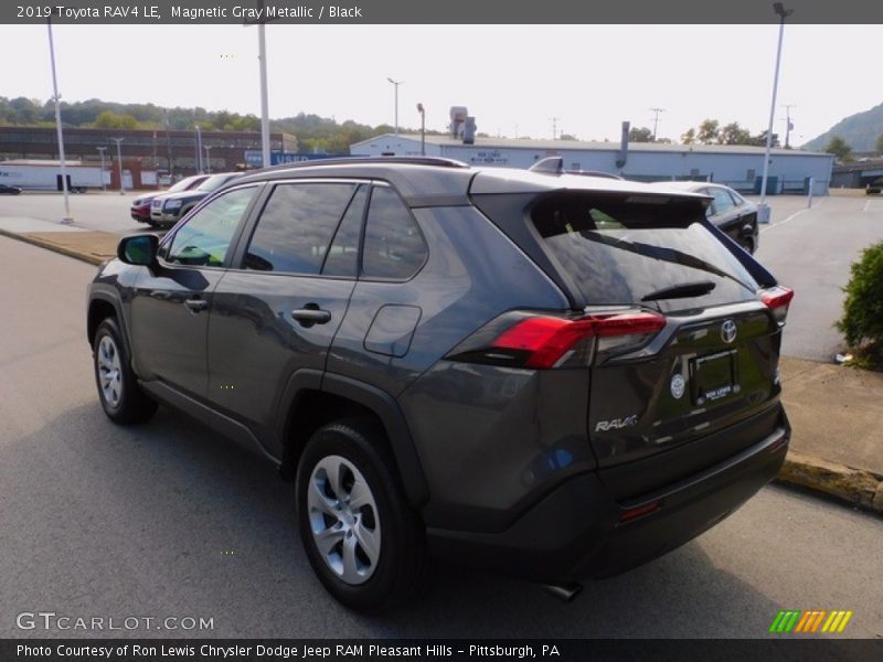 Magnetic Gray Metallic / Black 2019 Toyota RAV4 LE