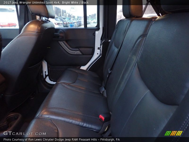 Bright White / Black 2017 Jeep Wrangler Unlimited Sport 4x4
