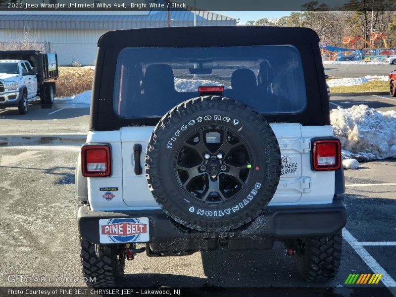 Bright White / Black 2022 Jeep Wrangler Unlimited Willys 4x4