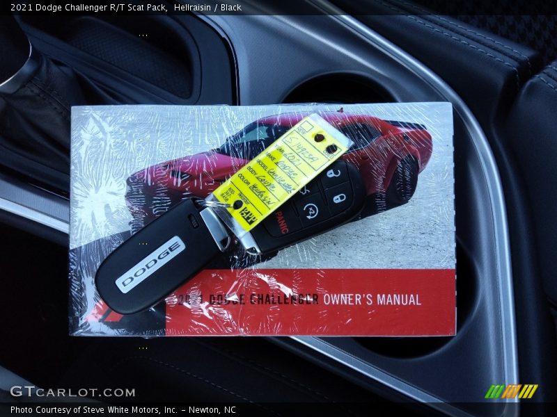 Hellraisin / Black 2021 Dodge Challenger R/T Scat Pack