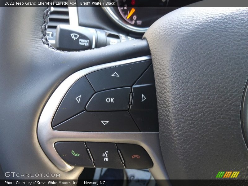 Bright White / Black 2022 Jeep Grand Cherokee Laredo 4x4